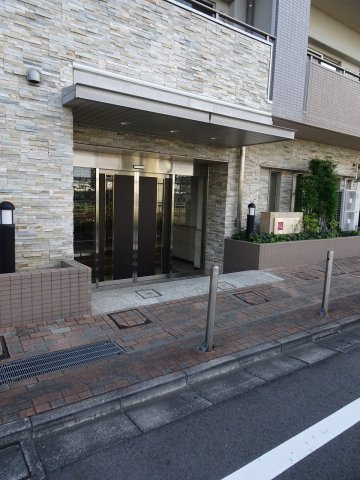 ドゥーエ東十条のエントランス