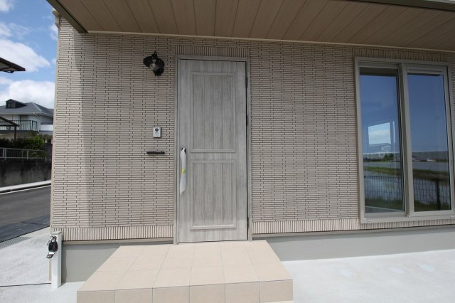 南国市大そね　1号棟　新築戸建　（全2区画）　の玄関|イメージ