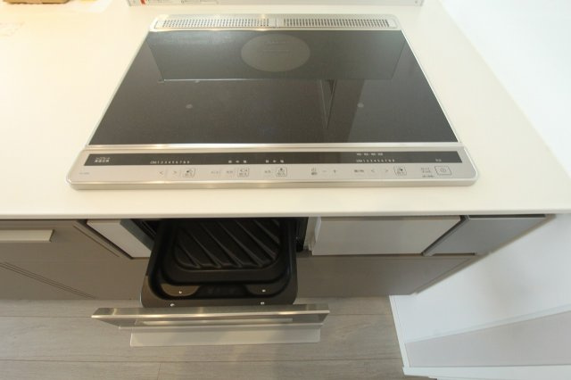 南国市大そね　1号棟　新築戸建　（全2区画）　のキッチン|ＩＨクッキングヒ－タ－