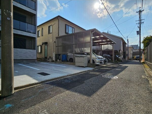 エルム庄内の駐車場