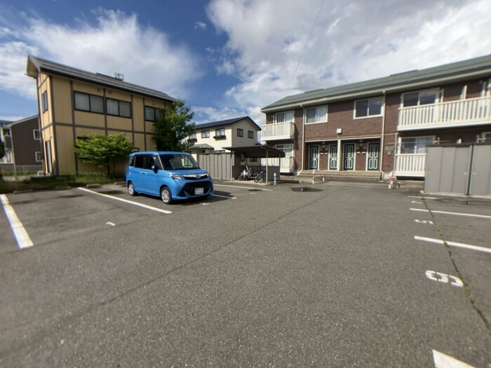 グランモア飯島202の駐車場