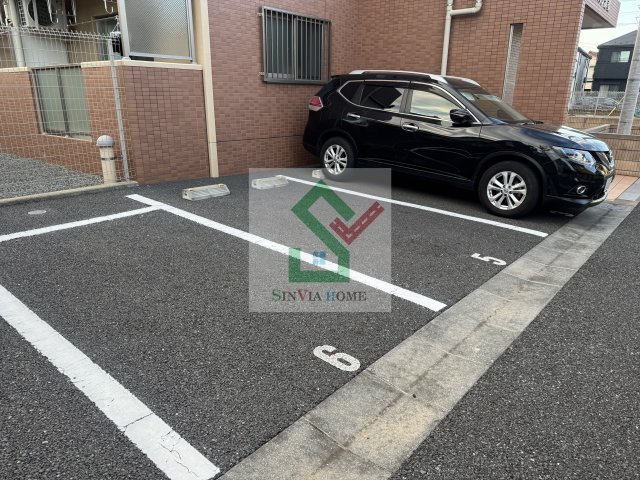 ラパン青葉の駐車場