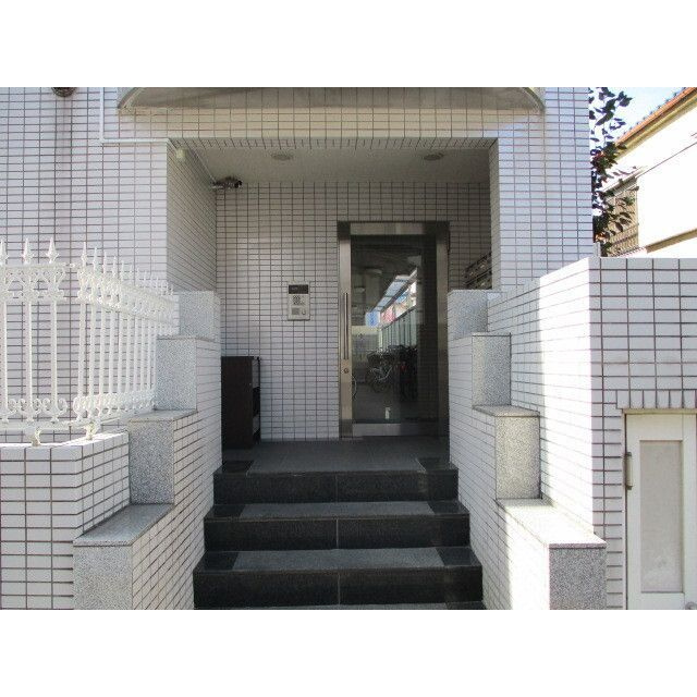 コスモ北新宿のエントランス