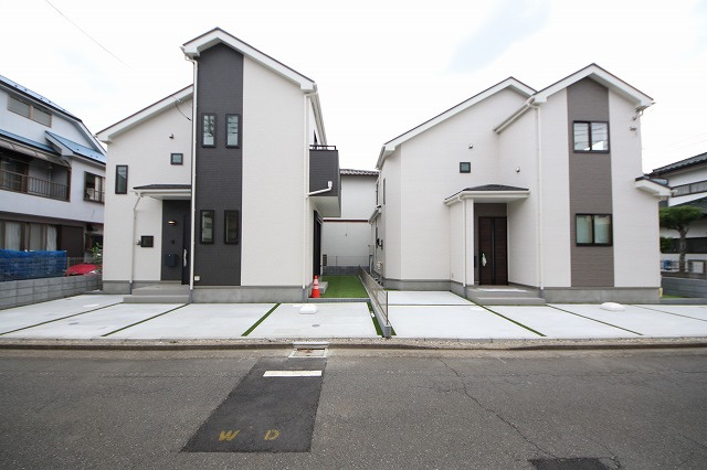 【外観】 | 青く澄み渡った綺麗な空と、陽の光をたっぷりと受ける、そんな新築住宅で新生活をスタートしてみませんか？見学・ご相談等、ミライズホーム(株)までお気軽にご連絡下さい。