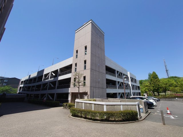桃花台パークヒルズ参番館の駐車場