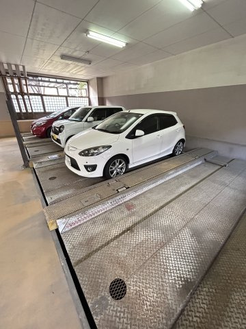 フロンティアタワー難波EAST(旧:グランソレイユ日本橋)の駐車場