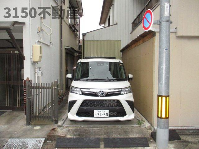 吾妻町戸建の駐車場