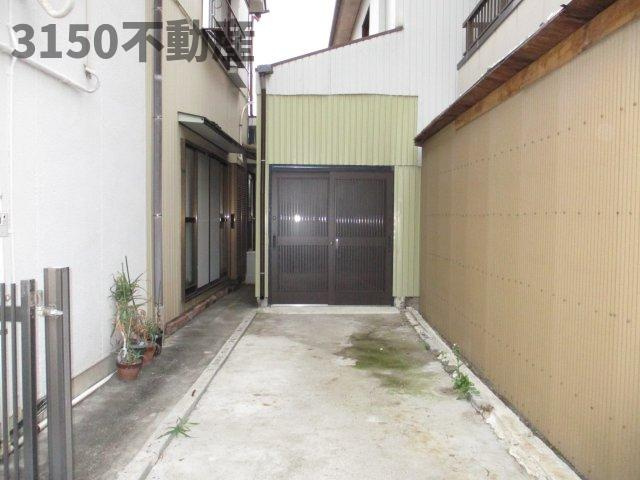 吾妻町戸建のエントランス