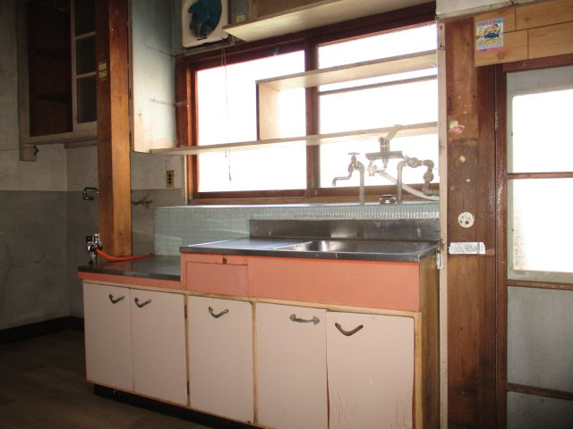 吾妻町戸建のキッチン