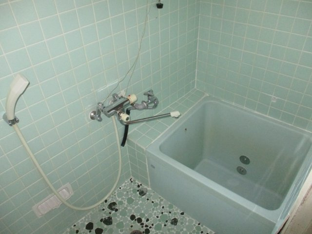 吾妻町戸建の浴室