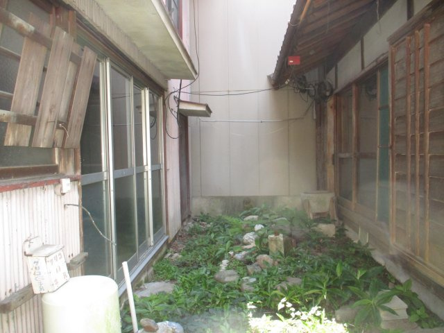 吾妻町戸建の庭