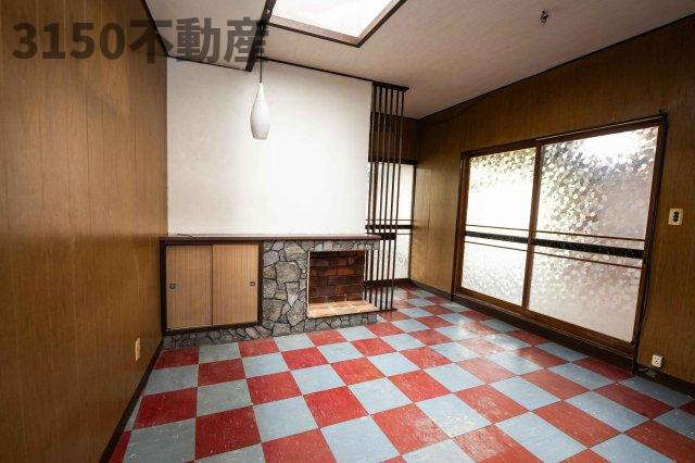 吾妻町戸建の居間・リビング