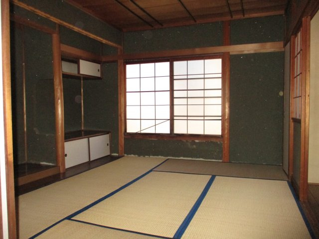 吾妻町戸建の居間・リビング