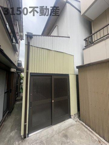 吾妻町戸建の玄関