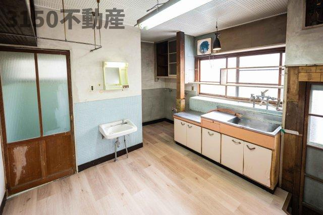 吾妻町戸建のキッチン