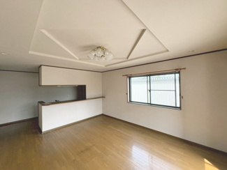 【居間・リビング】 | 阪本町　中古戸建