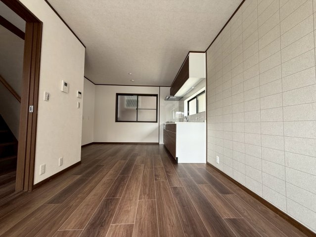 宇治若森の居間・リビング|12帖の1階にあるLDKです