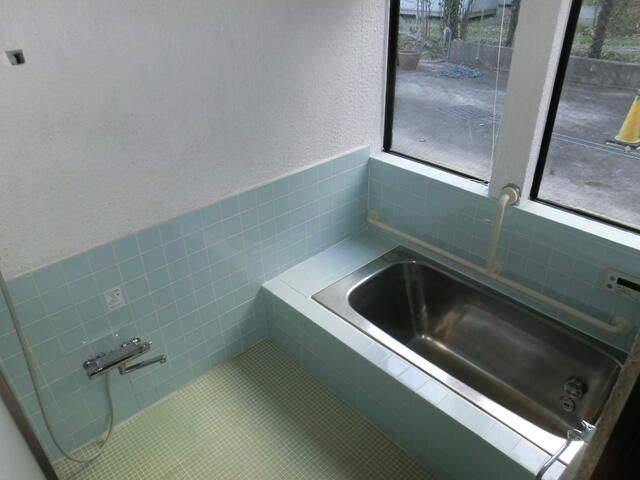小雀町古民家の浴室