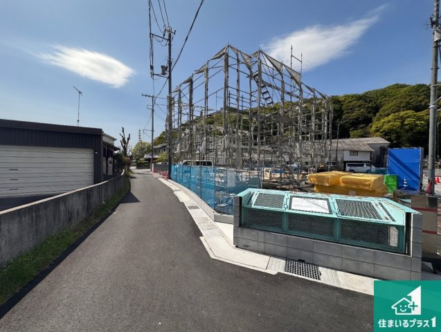 揖保郡太子町鵤　第1期　新築一戸建ての前面道路含む現地写真|周辺は落ち着いた街並みの住宅地！子育てがしやすい住環境です！まだ未完成ですが、現地でしかわからない事もございます。是非一度ご覧ください。