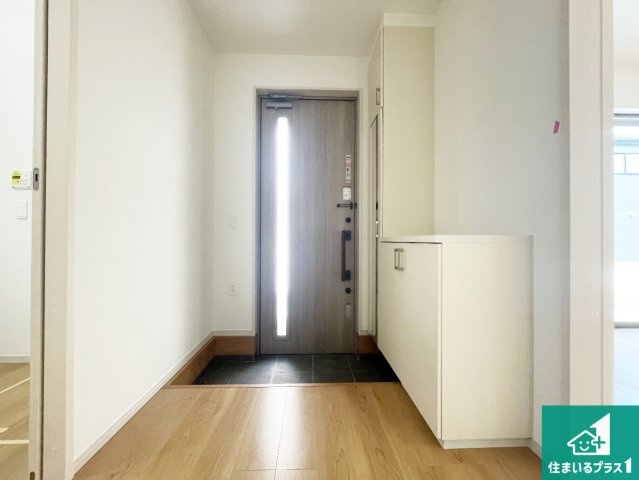 揖保郡太子町鵤　第1期　新築一戸建ての玄関|シューズボックスにはたくさんの靴が収納できるので玄関周りはいつもスッキリ！ご家族が増えても安心！