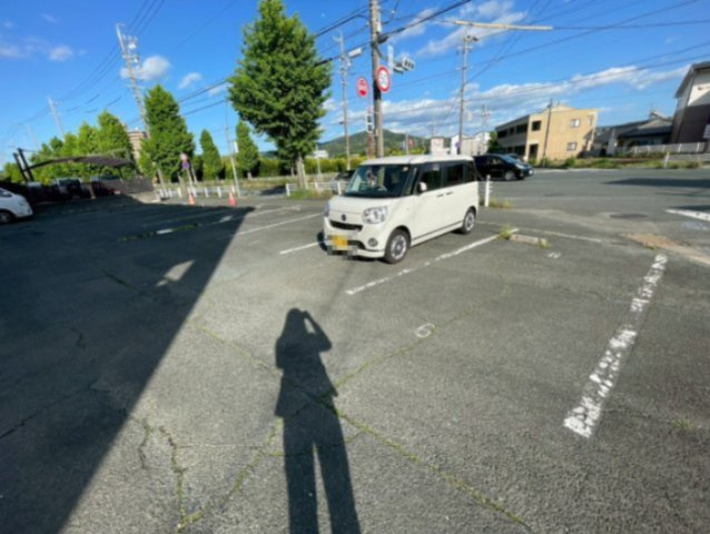牛川ヒルズの駐車場