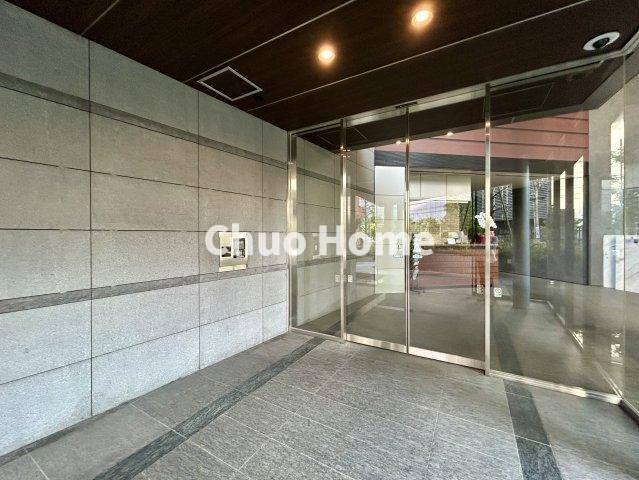 TOWER RESIDENCE TOKYOの防犯設備|【オートロック】オートロックシステムでセキュリティ充実。当たり前ですが、安全で安心して暮らすのって大事ですよね。お探しのご条件でオートロック付きの物件を探す方も多いですがやはりセキュリティは大事です。