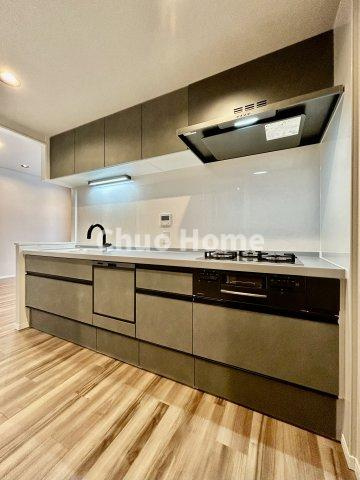 TOWER RESIDENCE TOKYOのキッチン|ワイドで収納豊富なシステムキッチン