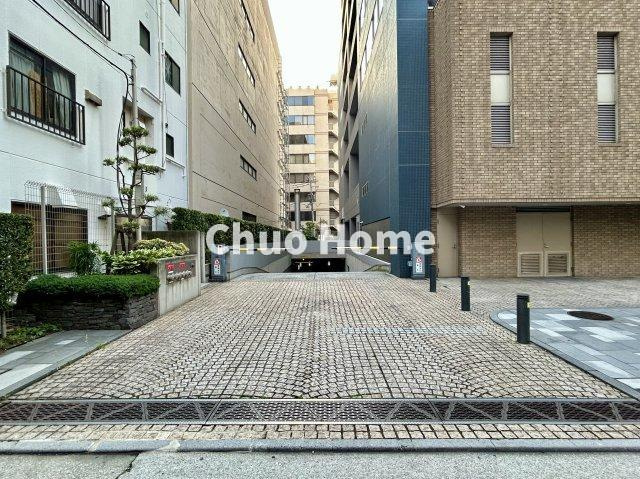 TOWER RESIDENCE TOKYOの駐車場|【敷地内駐車場】最新の空き状況や費用などの詳細は担当スタッフまでお問い合わせください。