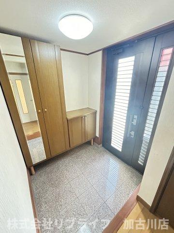 粟津戸建ての玄関