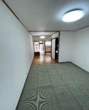 駅徒歩5分×利回り10％オーナーチェンジ  摂津市の洋室
