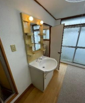 駅徒歩5分×利回り10％オーナーチェンジ  摂津市の洗面所