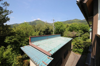 【展望】 | 大津市大物723-5　戸建て | 二階から倉庫越しの眺望