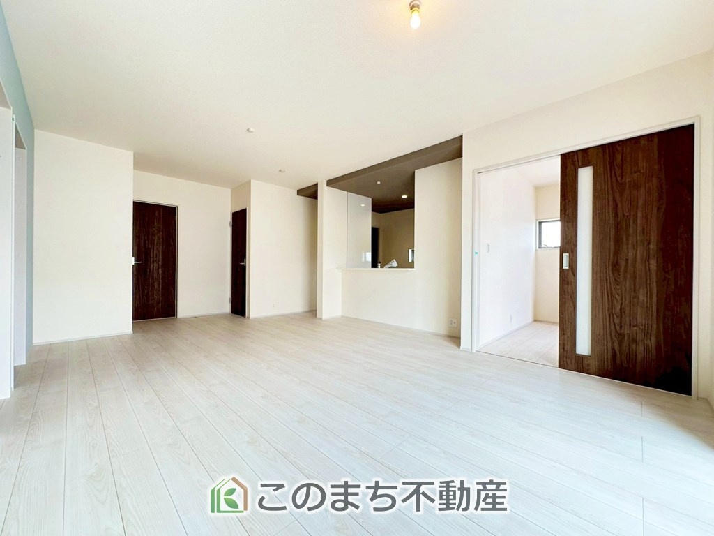 LiveleGarden.S宇都宮市中里町第5の居間・リビング|オープンでのびやかな空間を生み出す、こだわりの広がりとゆとり。家族と過ごす時間を大切にしたい方にぴったりの明るくゆとりある住空間です。
