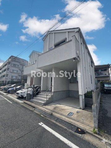 板橋区幸町戸建ての前面道路含む現地写真|※画像はCGによるイメージ図になります。
お問合せはお電話でもお受付しております。
03-6450-5211