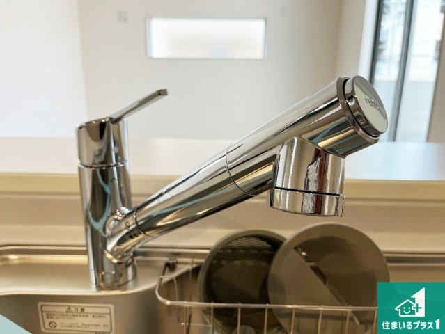 明石市大久保町西脇　第5期　新築一戸建ての設備|浄水器を内蔵！炊飯時、お茶を作る時に安心してお水を使えます！お湯と冷水、浄水と原水、シャワーの切替えもワンタッチです！