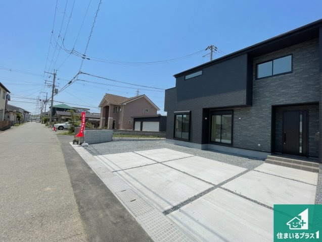 揖保郡太子町鵤　第1期　新築一戸建ての前面道路含む現地写真|周辺は閑静な住宅街！前面道路広々で車の出し入れも便利です。駐車が苦手な方でも安心して車庫入れできます！
