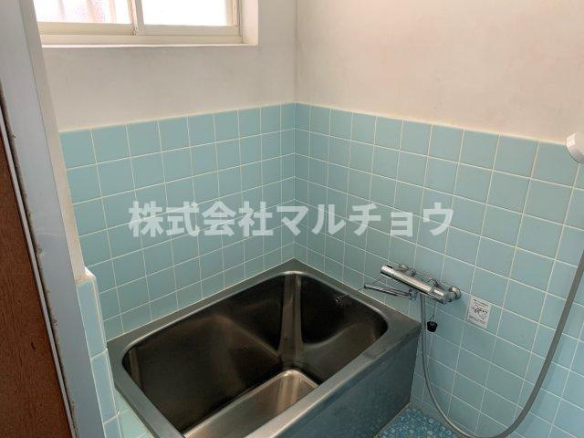 辻本ハイツの浴室|落ち着いた空間のお風呂です