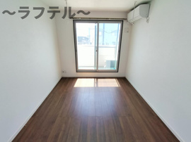 広くて明るい寝室