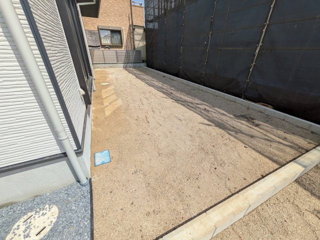 土浦市木田余　1期　新築戸建て　２号棟の庭|リビングに明るい光を届ける広々とした南庭。
お子様の遊び場やペットのスペースとしても最適です。
室内外で心地よい暮らしが叶います。
