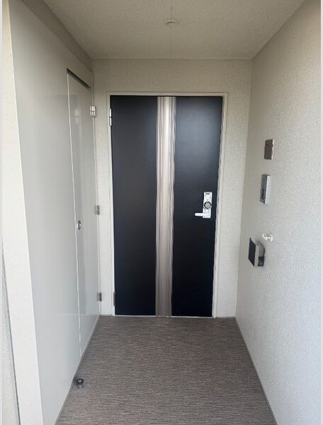 ロイヤルパークス千種の玄関