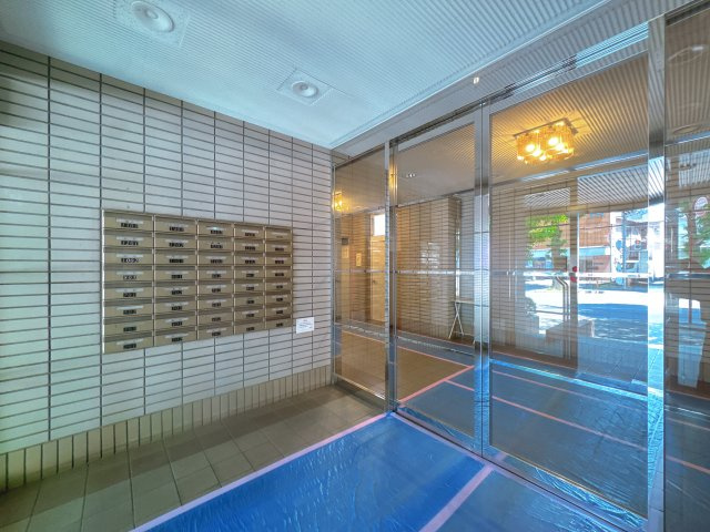 【その他】 | コアマンション美野島☆仲介手数料無料☆ | 管理体制が良好で、エントランスや廊下などの共用部分は常にきれいに保たれています。住まう方の満足度を高める、落ち着きと気品に満ちた住環境です。