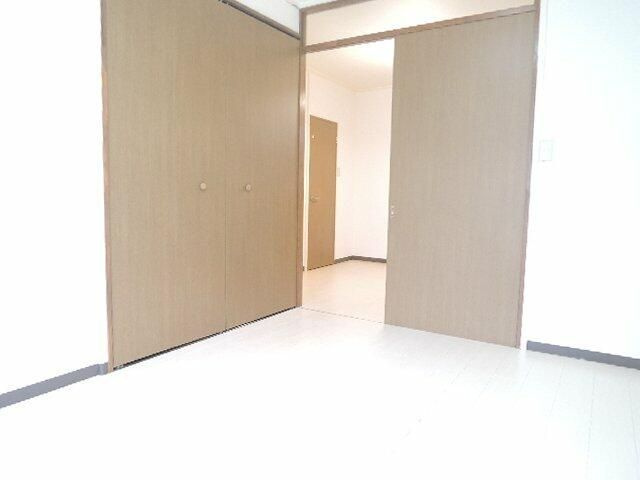 小平ビルの寝室