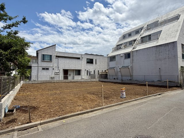 ＜LIBERi リーベリー＞練馬区春日町3丁目　土地30坪超×整形地　新築分譲住宅全2棟の外観