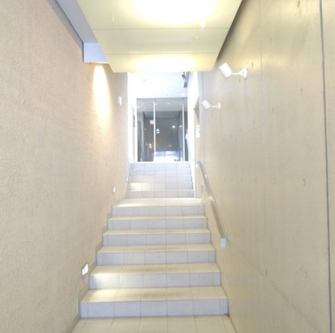 S・Kビルのエントランス