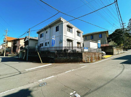 売中古戸建　富士市中之郷の前面道路含む現地写真