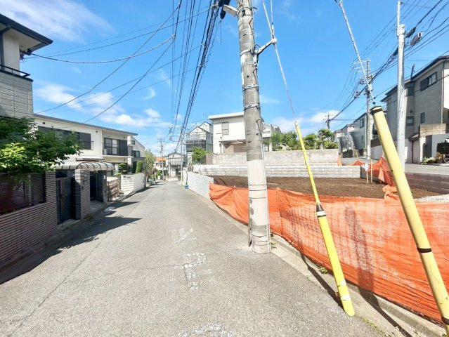 練馬区東大泉2丁目　建築条件無し売地　全2区画の前面道路含む現地写真|2026.04.27撮影

現地ご見学希望・資料請求などお気軽にお問い合わせ下さい！
03-5990-5201