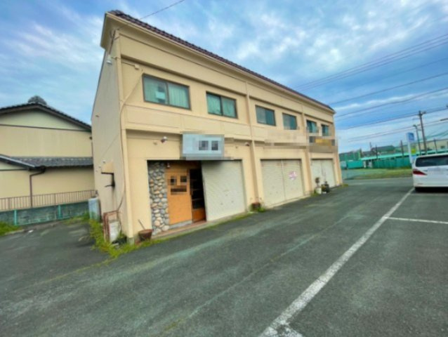 西幸町字幸38住居付店舗の外観