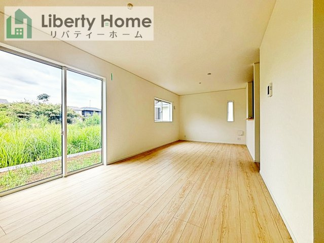 つくば市安食第2　新築戸建の居間・リビング
