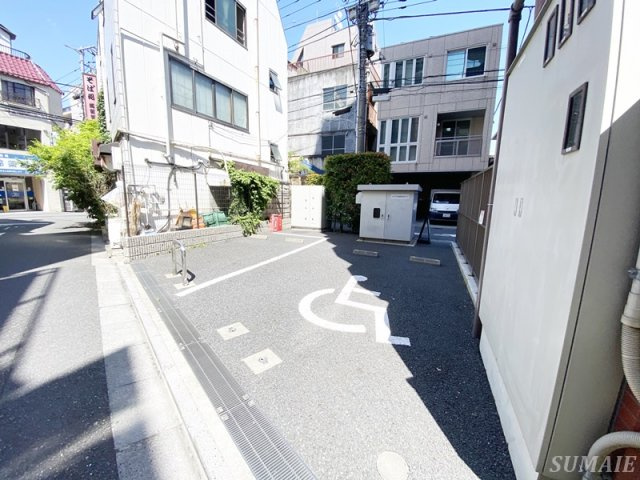 feeth日暮里の駐車場|駐車場です☆