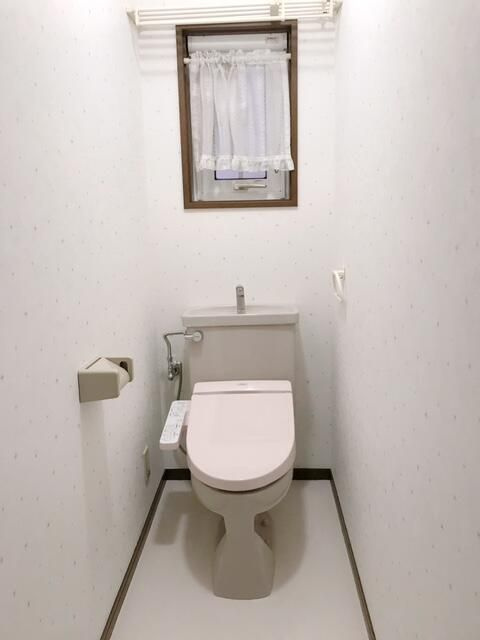 立花戸建てのトイレ|清潔感のあるトイレです